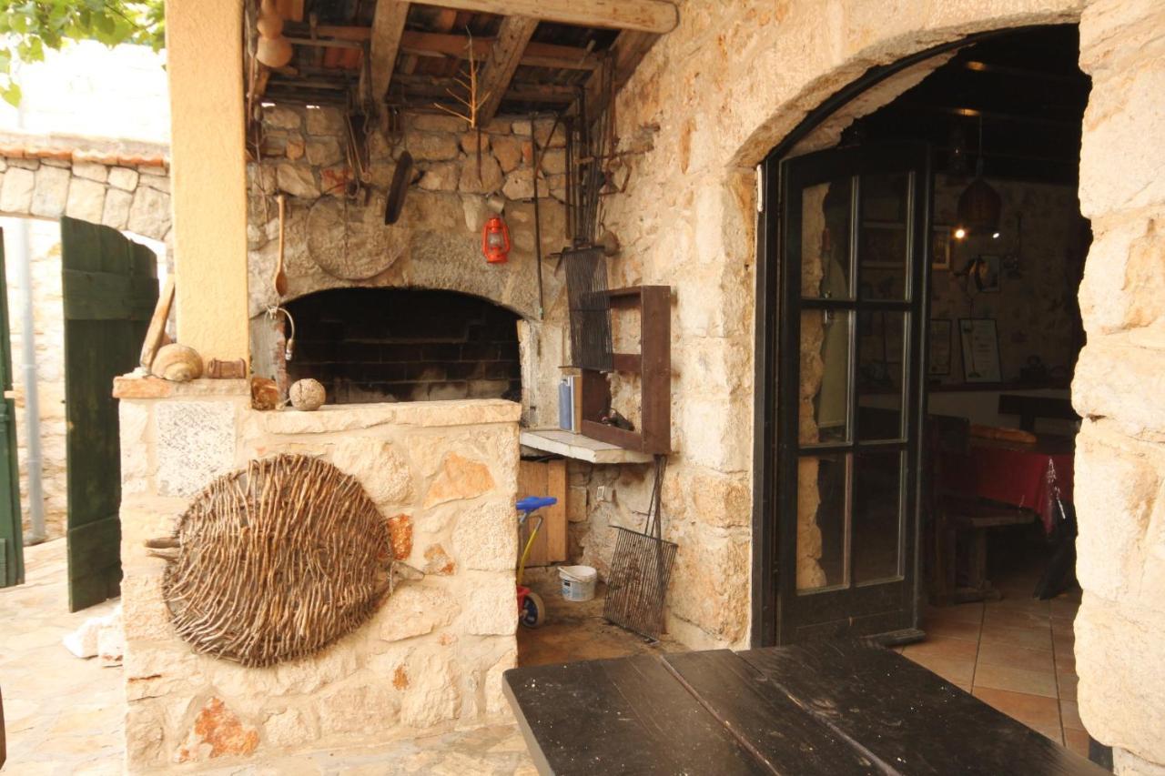 Apartments With A Parking Space Ivan Dolac, Hvar - 8753 ภายนอก รูปภาพ